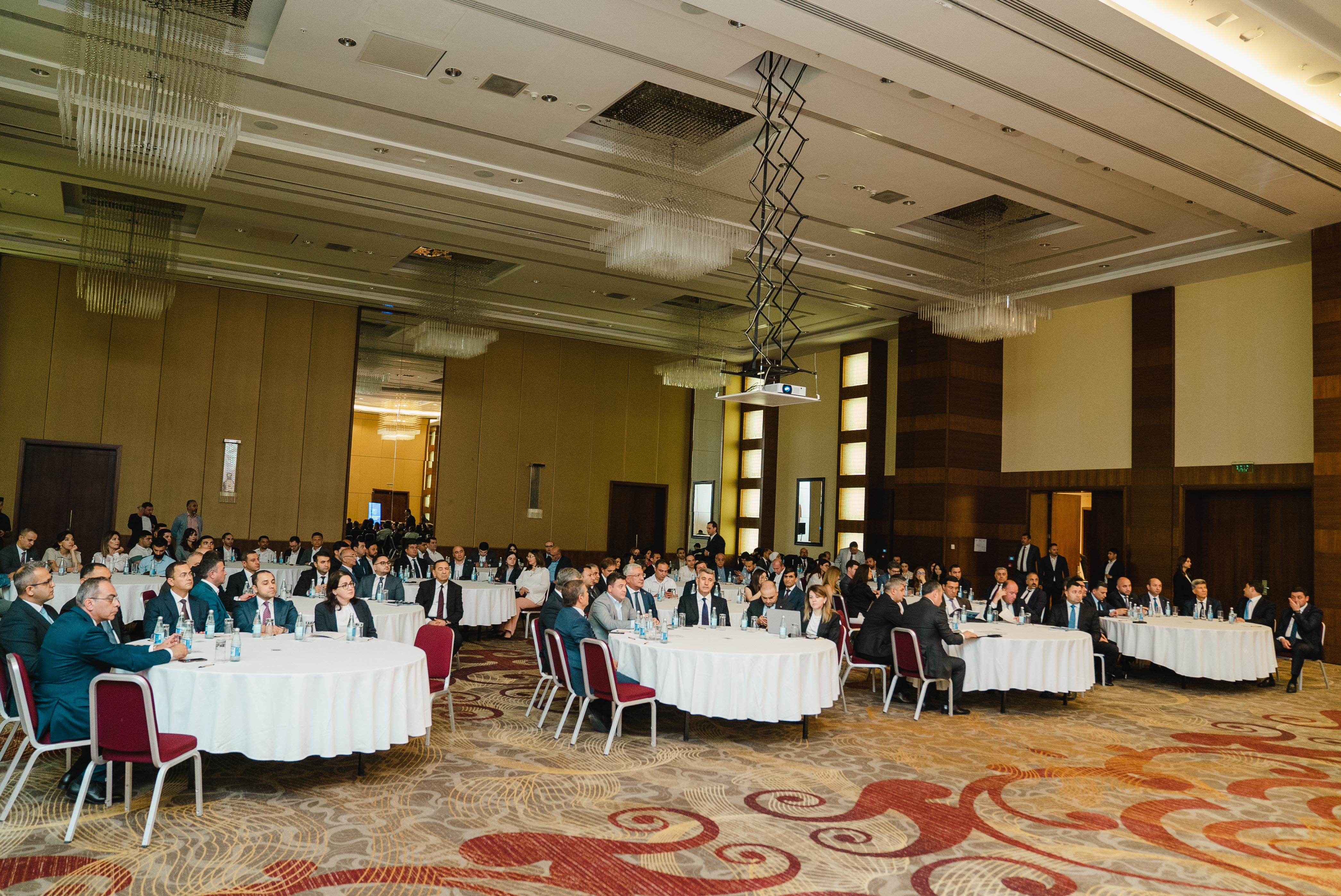 Bakıda Milli Biznesin İnkişafı Forumunun xüsusi sessiyası keçirilib