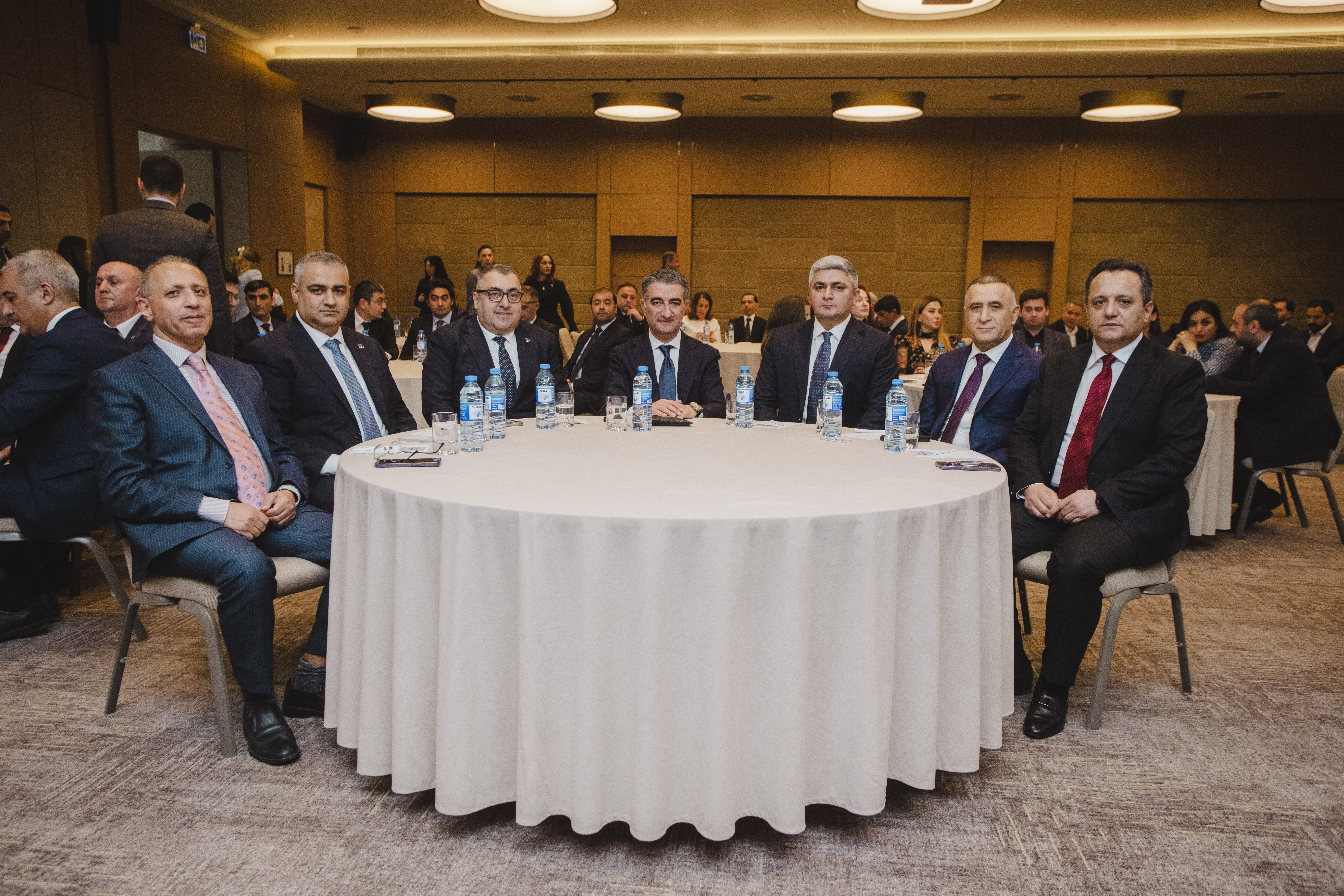 Antiinhisar və istehlak bazarının inkişaf perspektivlərinə həsr olunmuş Milli Biznesin İnkişafı Forumunun XV xüsusi sessiyası keçirilib